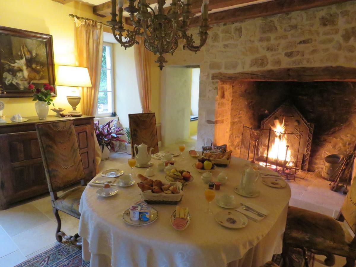 Chateau De Gaubert Bed and Breakfast Terrasson Εξωτερικό φωτογραφία